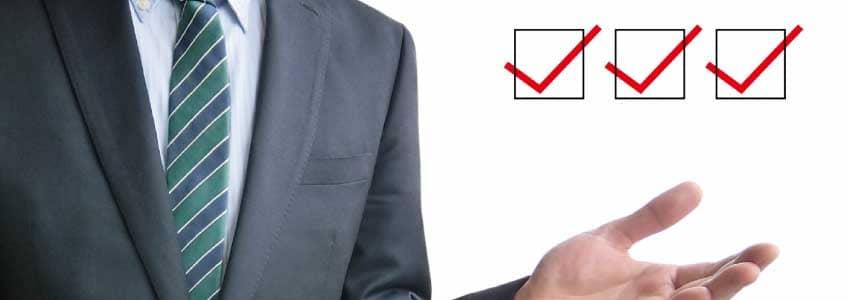 効力拡張制度の意義を説明する男性イメージ